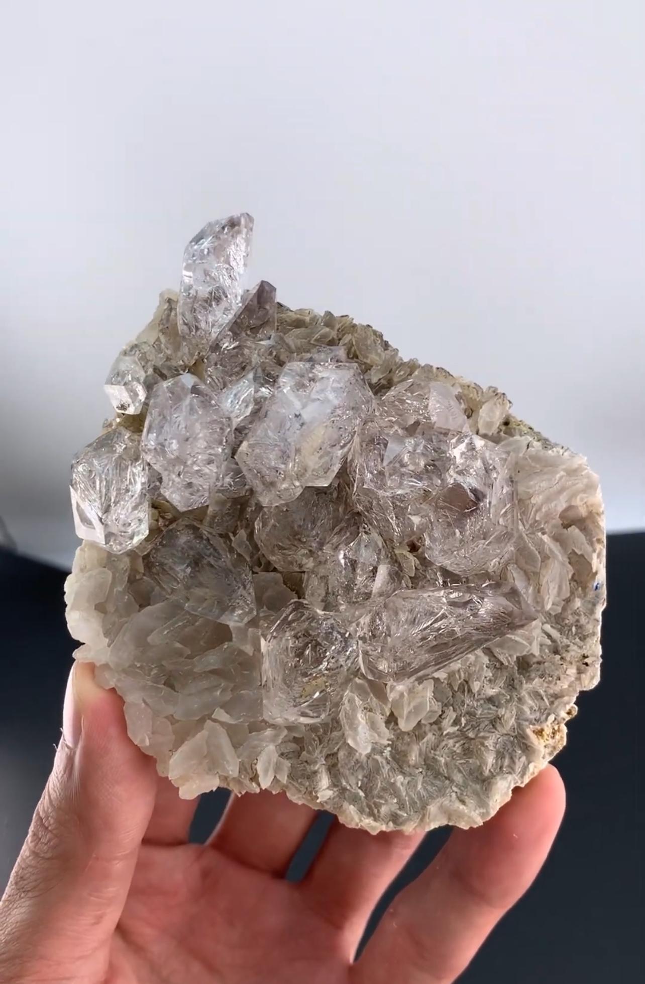Autre 426 grammes d'améthyste, diamants, quartz jaune et calcite du Pakistan en vente