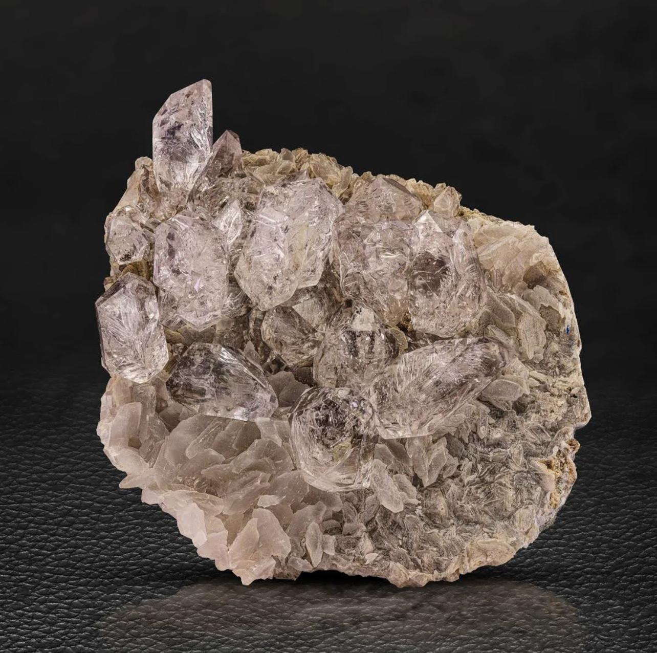 426 grammes d'améthyste, diamants, quartz jaune et calcite du Pakistan en vente 2