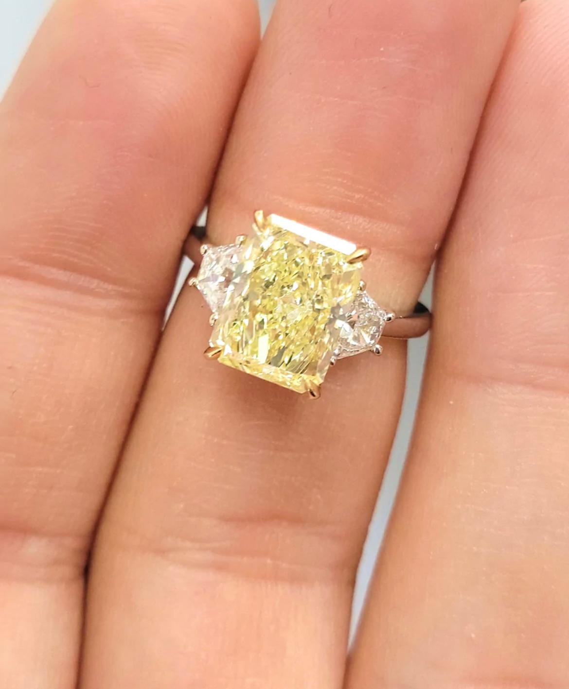 4.26ct Light Yellow Long Radiant SI1 GIA Ring In New Condition In New York, NY