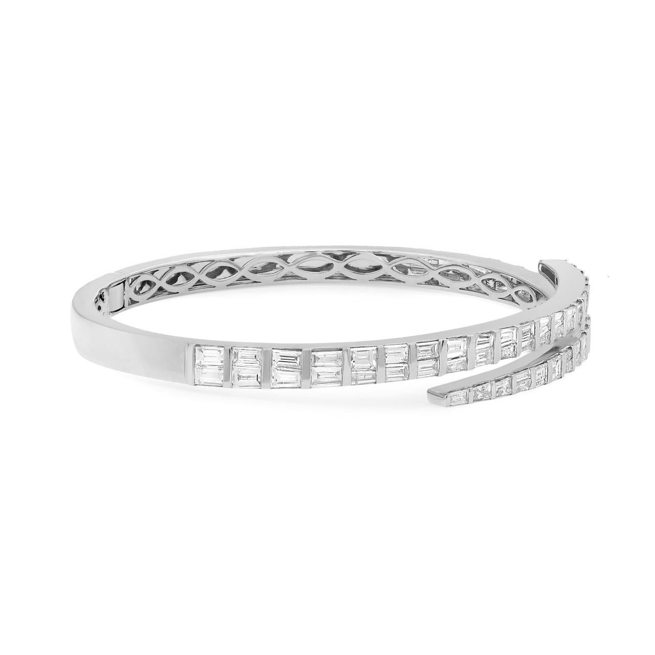 4.27 Carat Baguette Cut Diamond Bangle Bracelet 18K White Gold In New Condition For Sale In New York, NY