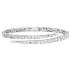 Bracelet jonc en or blanc 18 carats avec diamants taille baguette de 4,27 carats