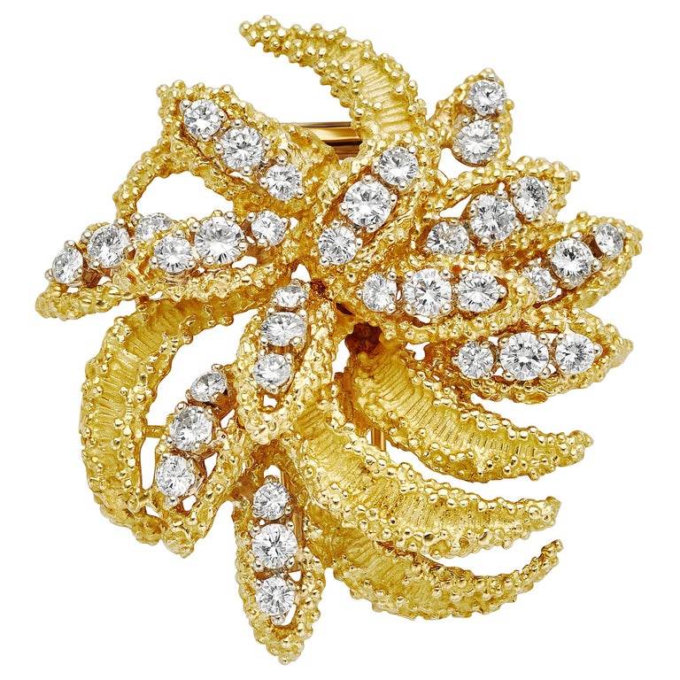 4.27 Carat Diamond 18 Karat Yellow Gold Brooch For Sale at 1stDibs