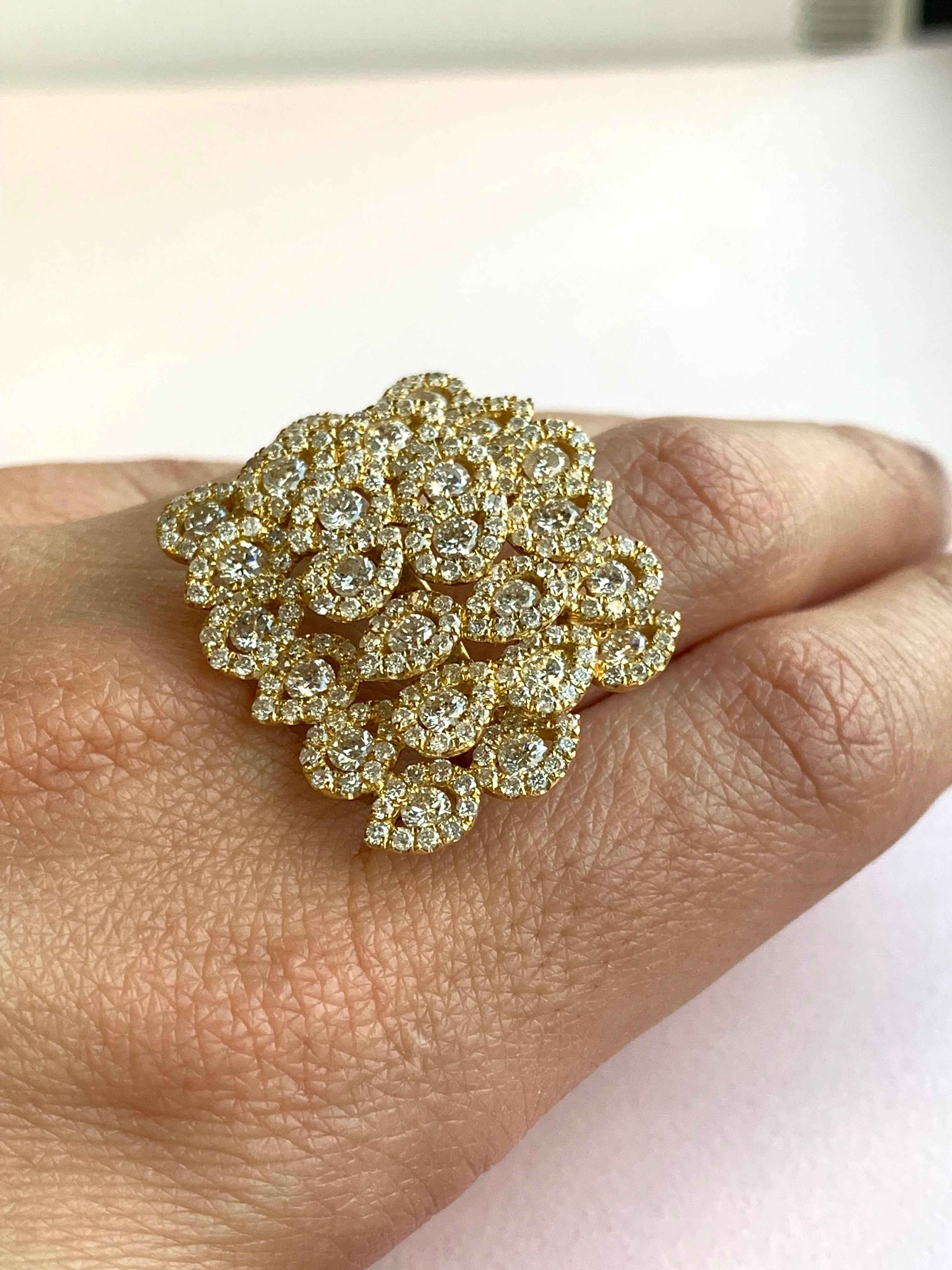 Women's Round White Diamond Pear Shape Halo Fashion Cocktail Ring 18K Yellow Gold