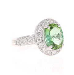 Anello da cocktail in oro bianco con diamante e tormalina verde naturale da 4.27 carati