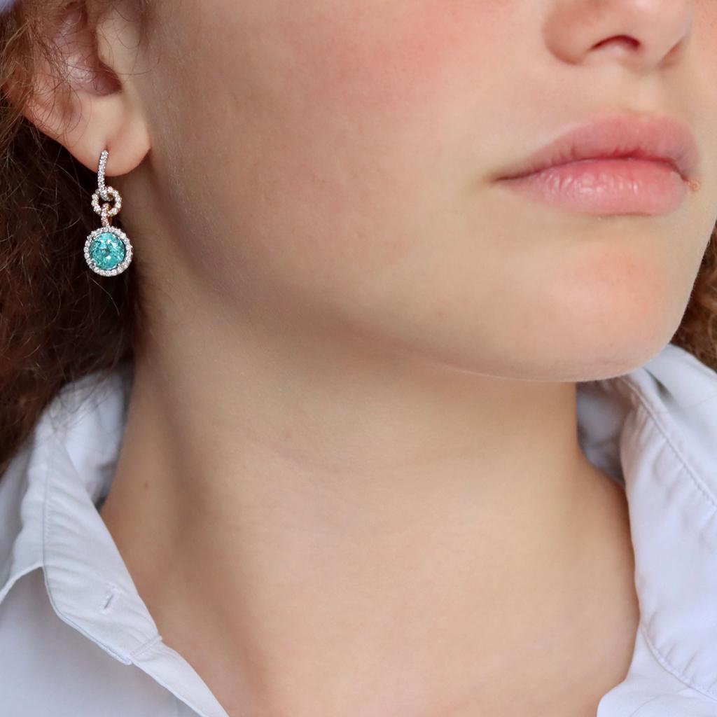 Cert. 4.27 Ct Neon Paraiba Tourmaline Boucles d'oreilles Halo en diamant blanc et rose 3