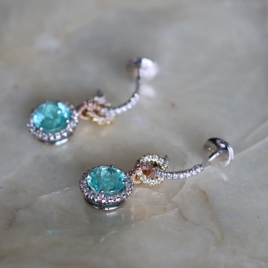 Contemporain Cert. 4.27 Ct Neon Paraiba Tourmaline Boucles d'oreilles Halo en diamant blanc et rose