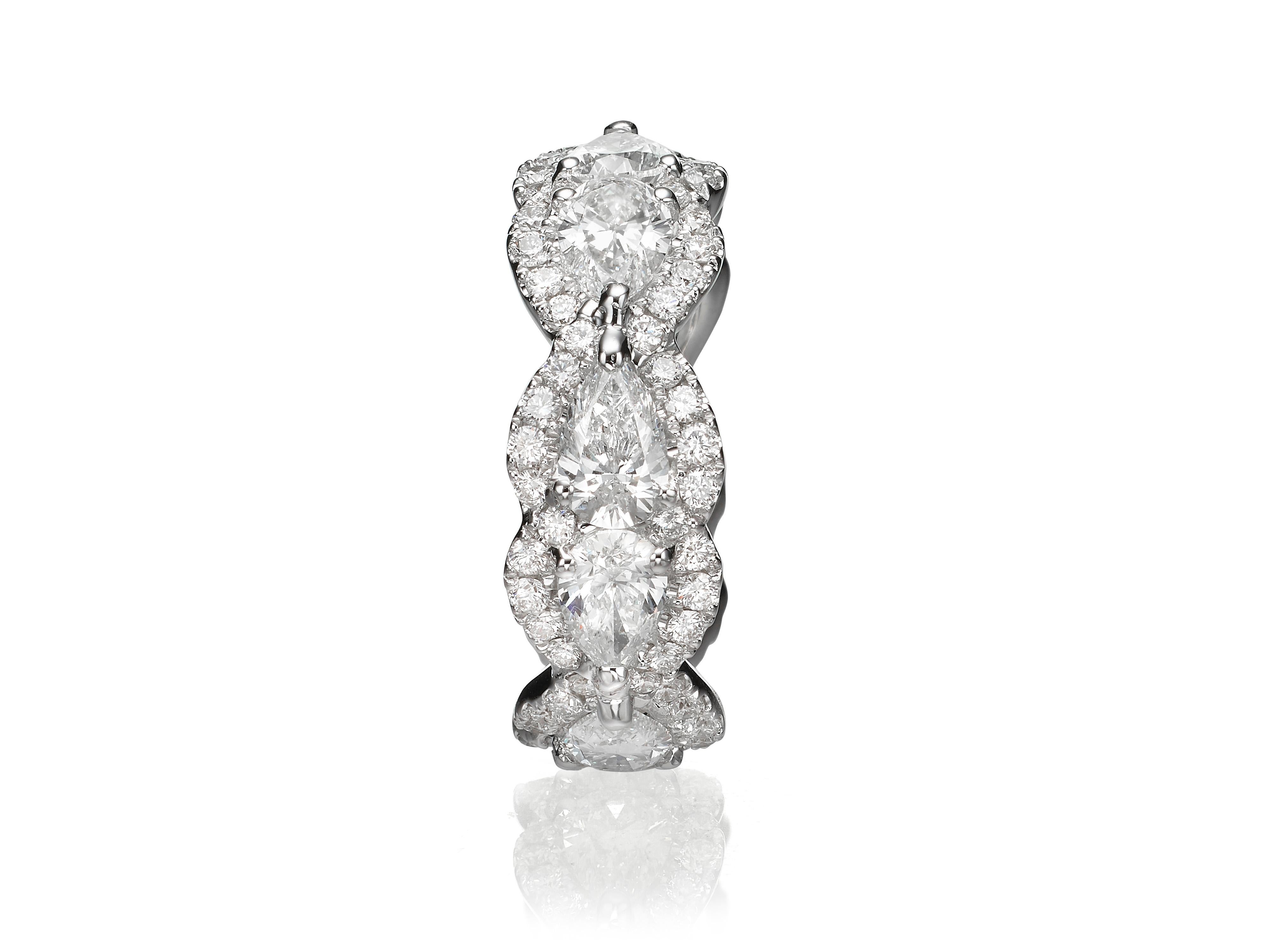 Taglio a goccia Anello Eternity Bang in oro bianco 18 carati con diamante a forma di pera da 4,27 carati in vendita