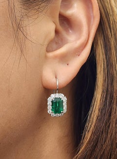 Orecchini con smeraldo e diamanti dello Zambia da 4,27 carati