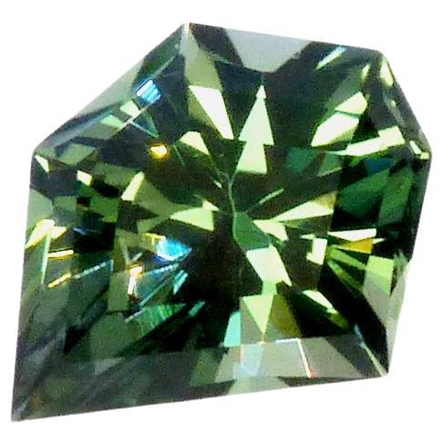 Freiformiger grüner Zoisite von 4,27 Karat (sames Mineral wie Tansanit!)  Einzigartiger Schnitt & Farbe! im Angebot