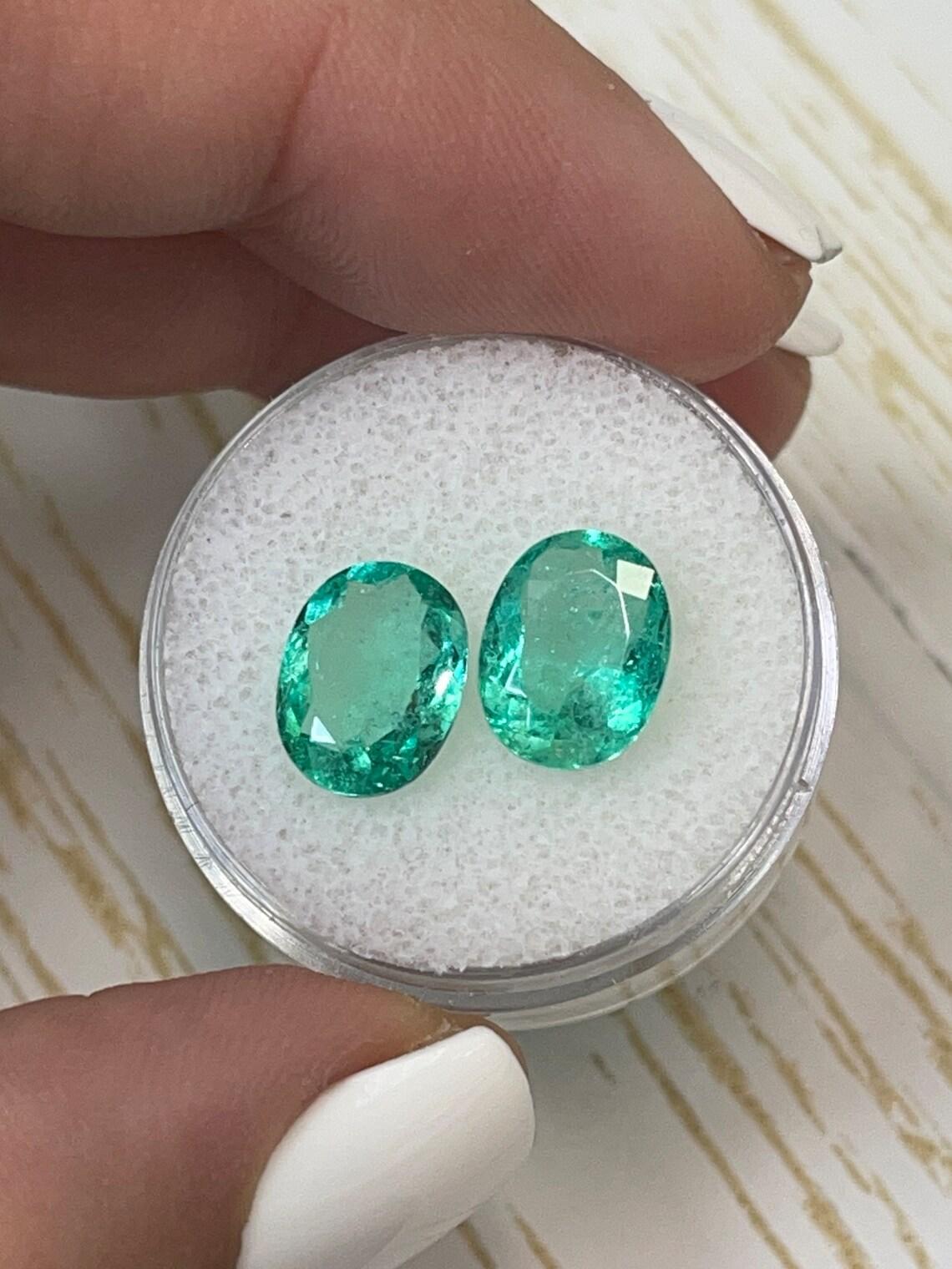 Moderne Émeraudes colombiennes assorties 4,27 cw 10x8, taille ovale  Gems véritables en vente