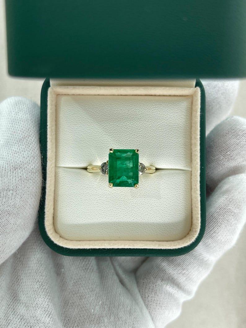 4.27tcw 14K Emerald Cut Emerald & Diamond Three-Stone Ring Vivid Green 585 Gold For Sale 2