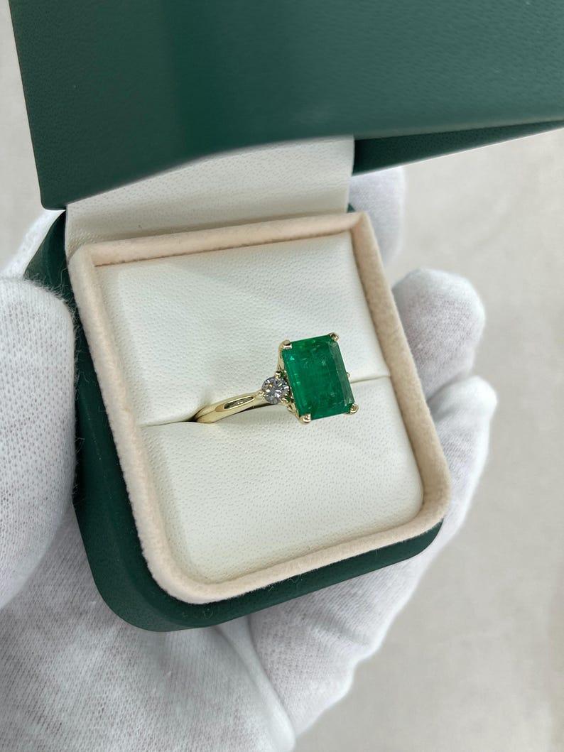 4.27tcw 14K Emerald Cut Emerald & Diamond Three-Stone Ring Vivid Green 585 Gold For Sale 3
