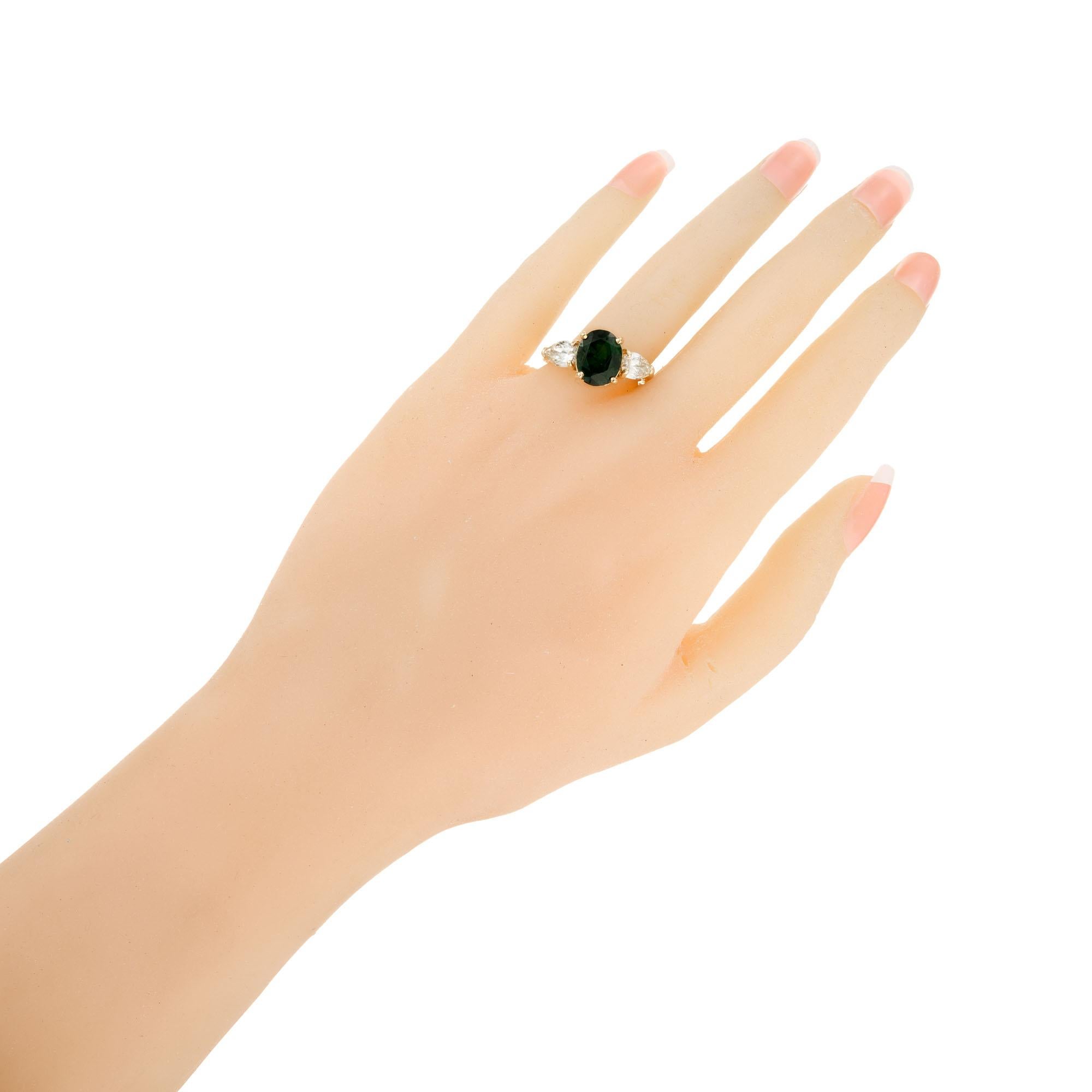 Anello di fidanzamento a tre pietre in oro con granato verde tsavorite da 4,28 carati in vendita 3