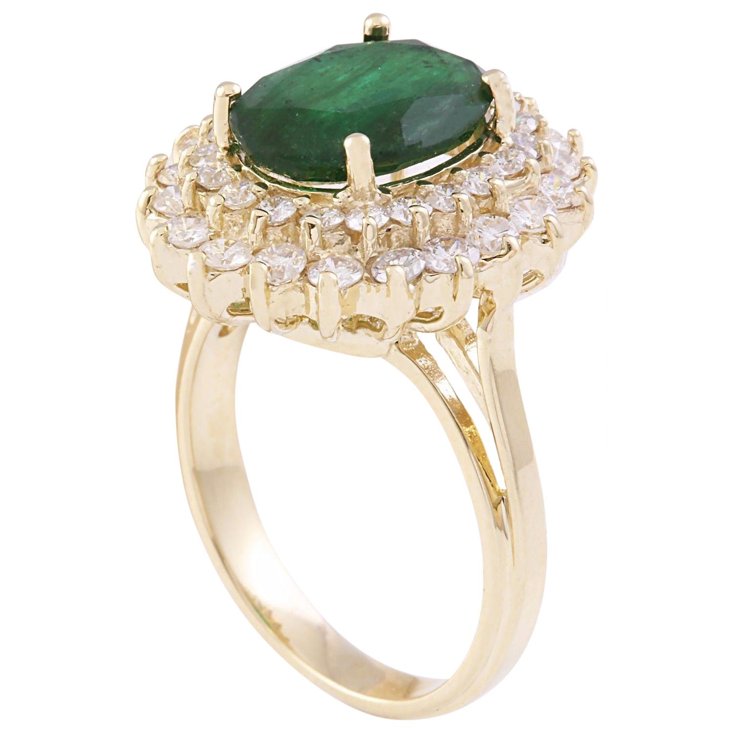 Emerald Diamond Ring In 14 Karat Solid Yellow Gold In New Condition For Sale In Manhattan Beach, CA