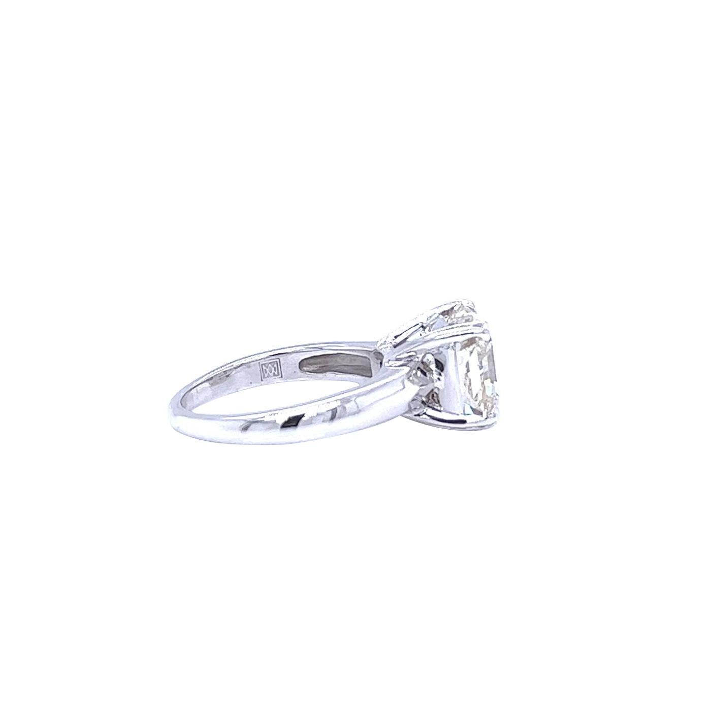 Taille radiant Bague de fiançailles en platine de 4,28 carats de diamants carrés naturels à taille rayonnante en vente