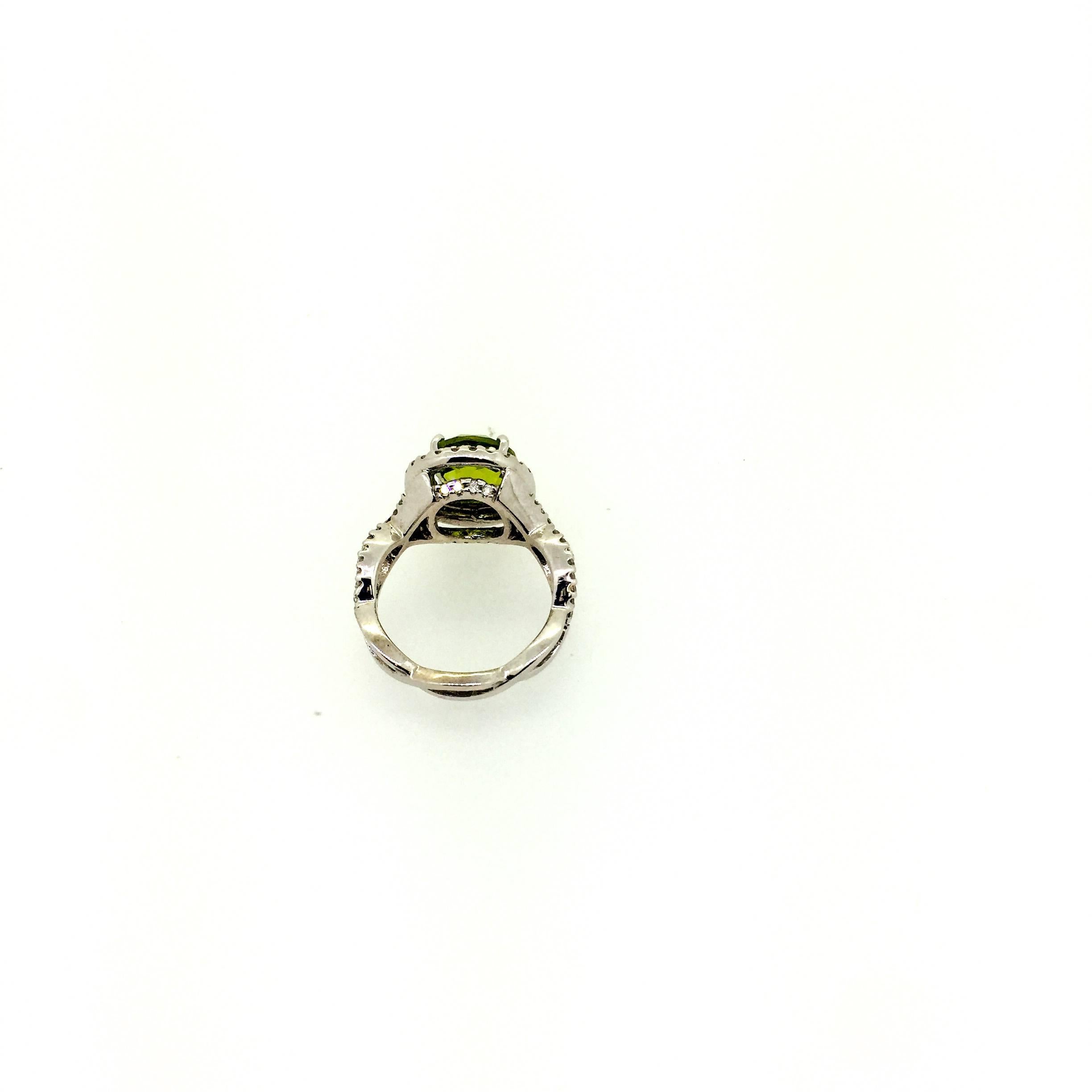 4.28 Carat Round Cut Peridot Diamond 14 Karat Gold Bridal Ring In New Condition In Los Angeles, CA