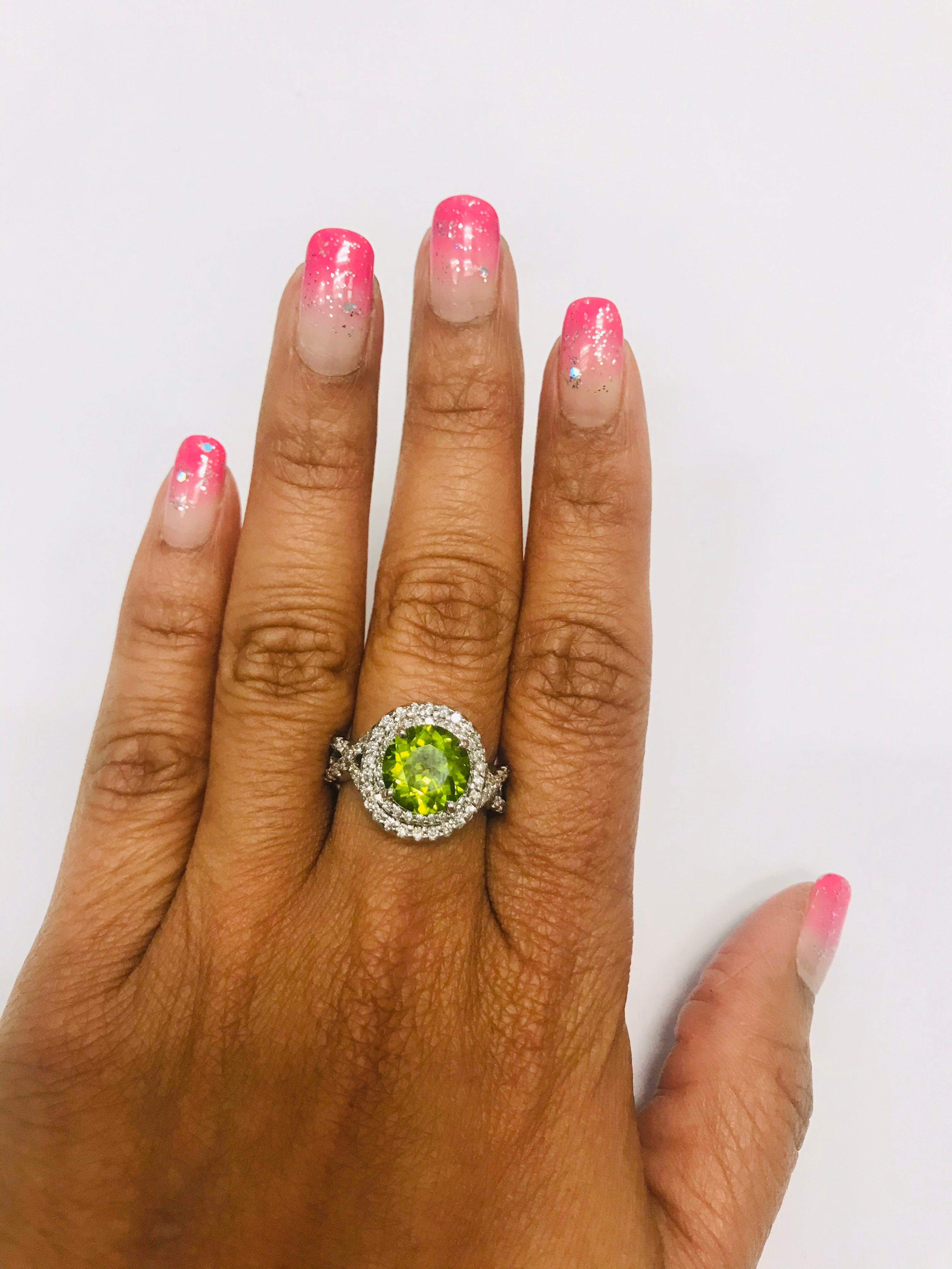 Women's 4.28 Carat Round Cut Peridot Diamond 14 Karat Gold Bridal Ring