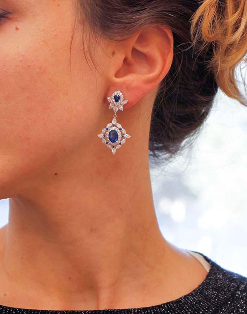 4.28 Carats Blue Sapphires, 5.18 Carats Diamonds, 18 Karat White Gold Earrings In New Condition For Sale In Marcianise, Marcianise (CE)