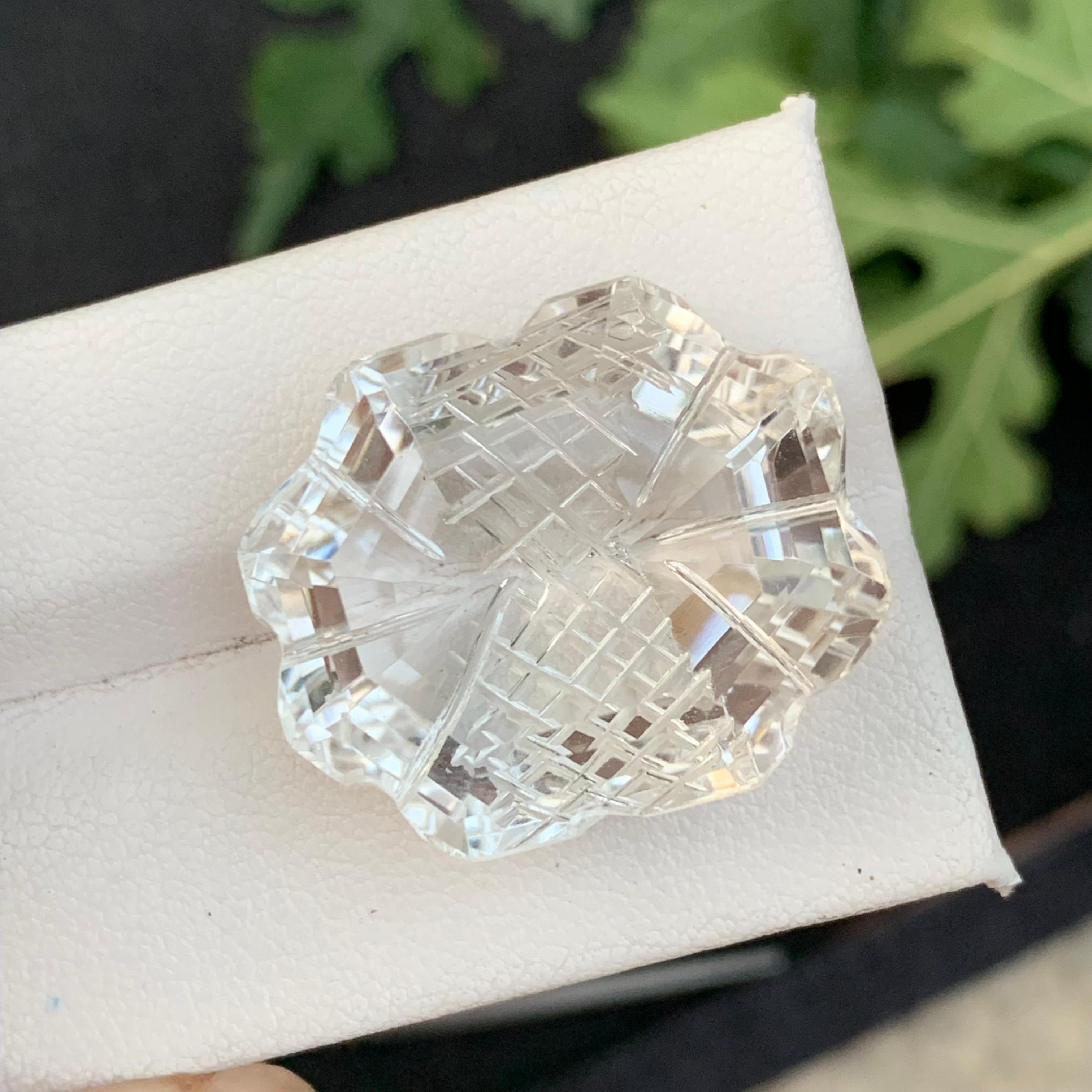 42.80 Karat natürlicher loser Klarkristallquarz-Schnitzerei für Halskette Schmuck im Angebot 3