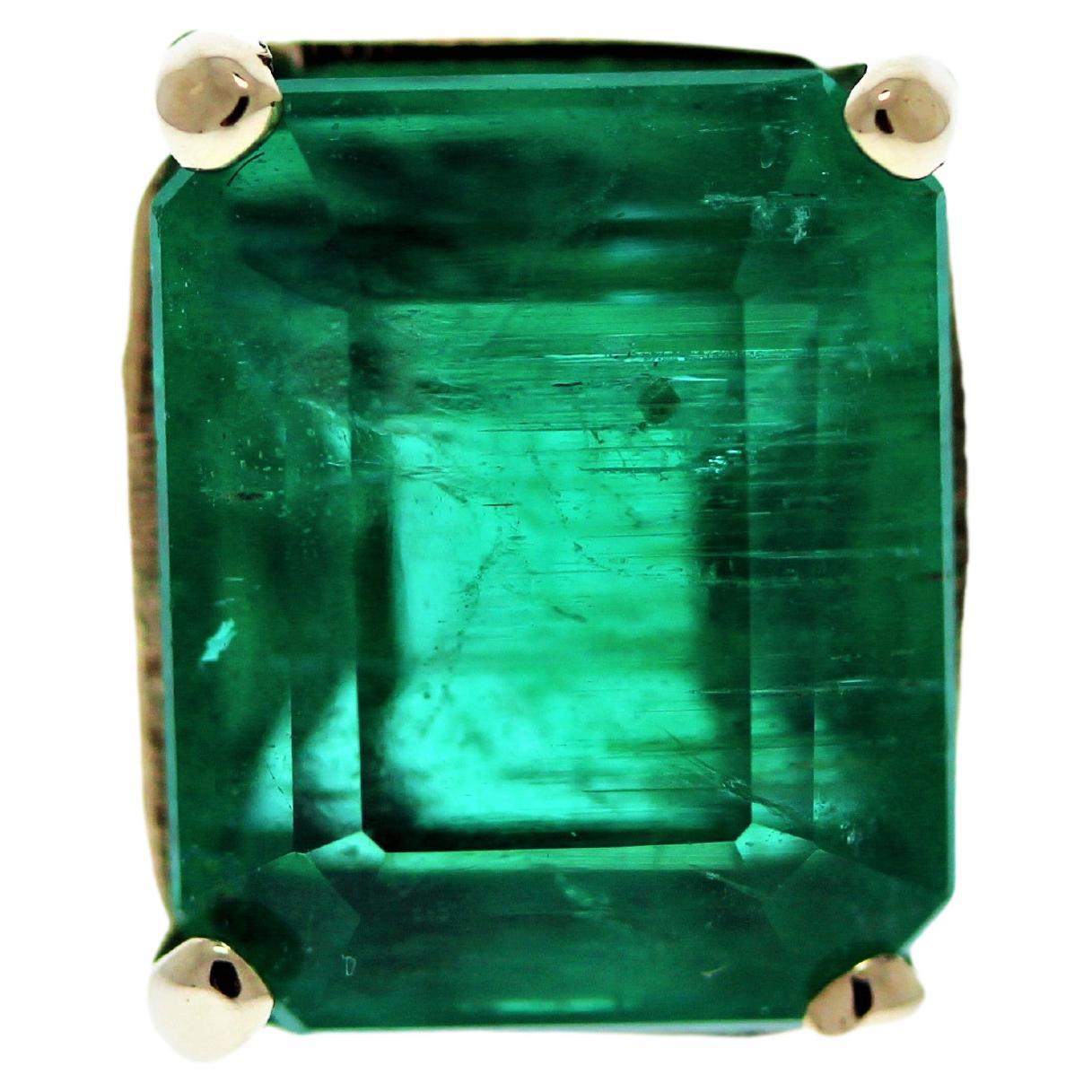 4.28ct Green Emerald Ring in 18K Yellow Gold For Sale