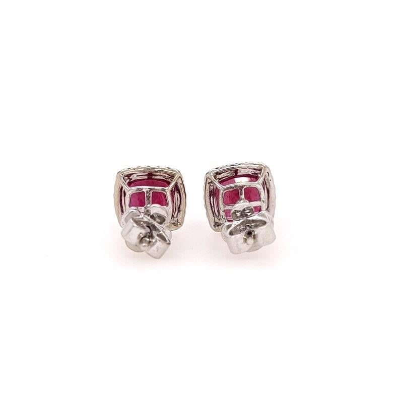 Taille coussin 4.28ct Ruby Studs w Natural Diamond Halo in Solid 14K White Gold Cushion 7mm en vente