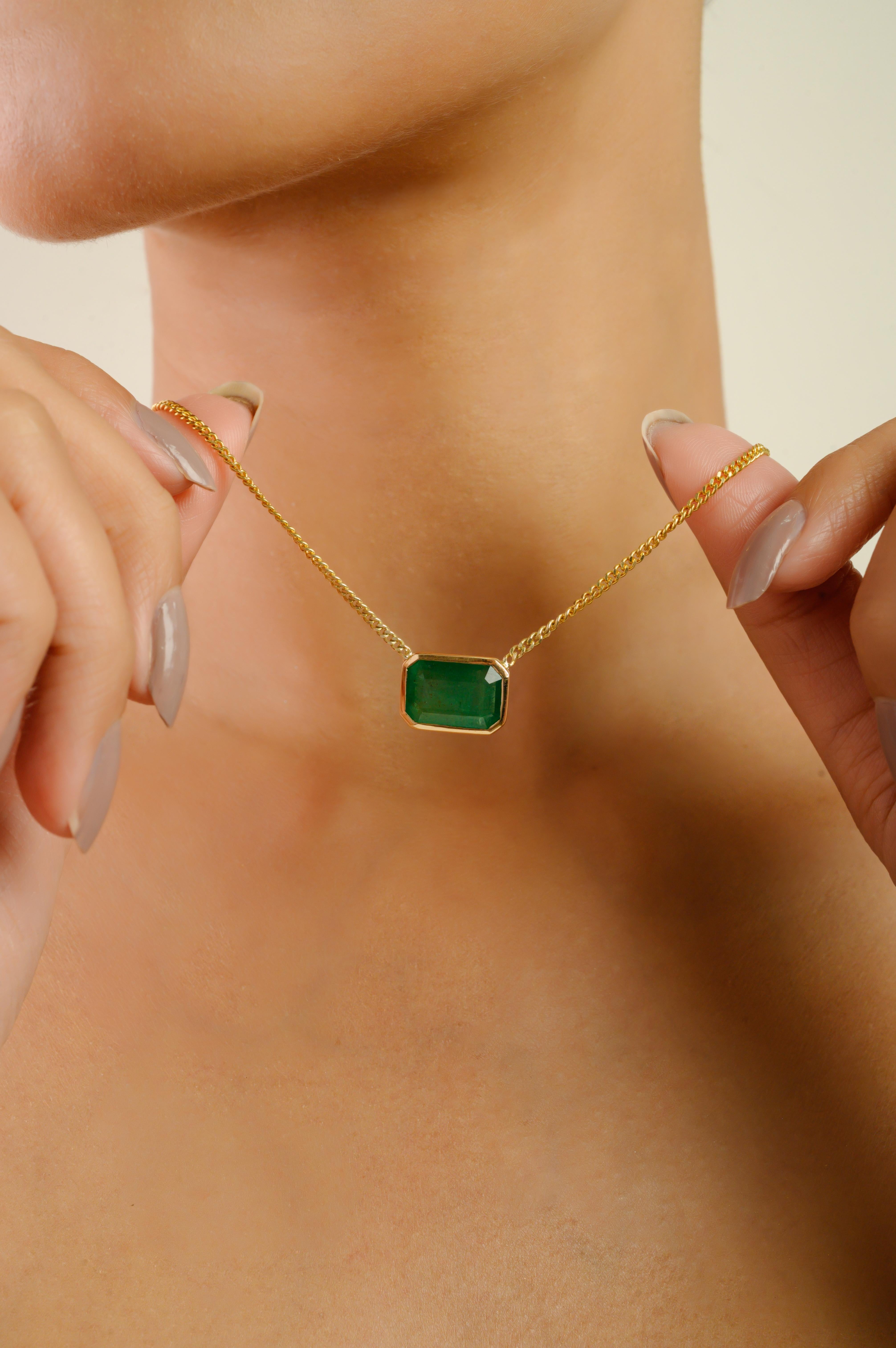 Collar con Colgante Solitario de Esmeralda de Zambia de 4,28 qt en Oro Amarillo de 14 quilates con Cadena de Rizo en venta 8
