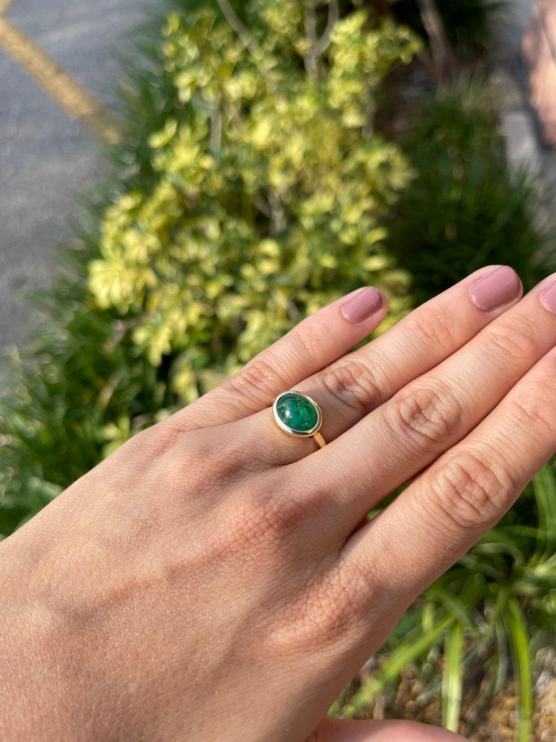 Anello d'oro solitario con smeraldo naturale di taglio ovale da 4,28 carati In condizioni Nuovo in vendita a Jupiter, FL