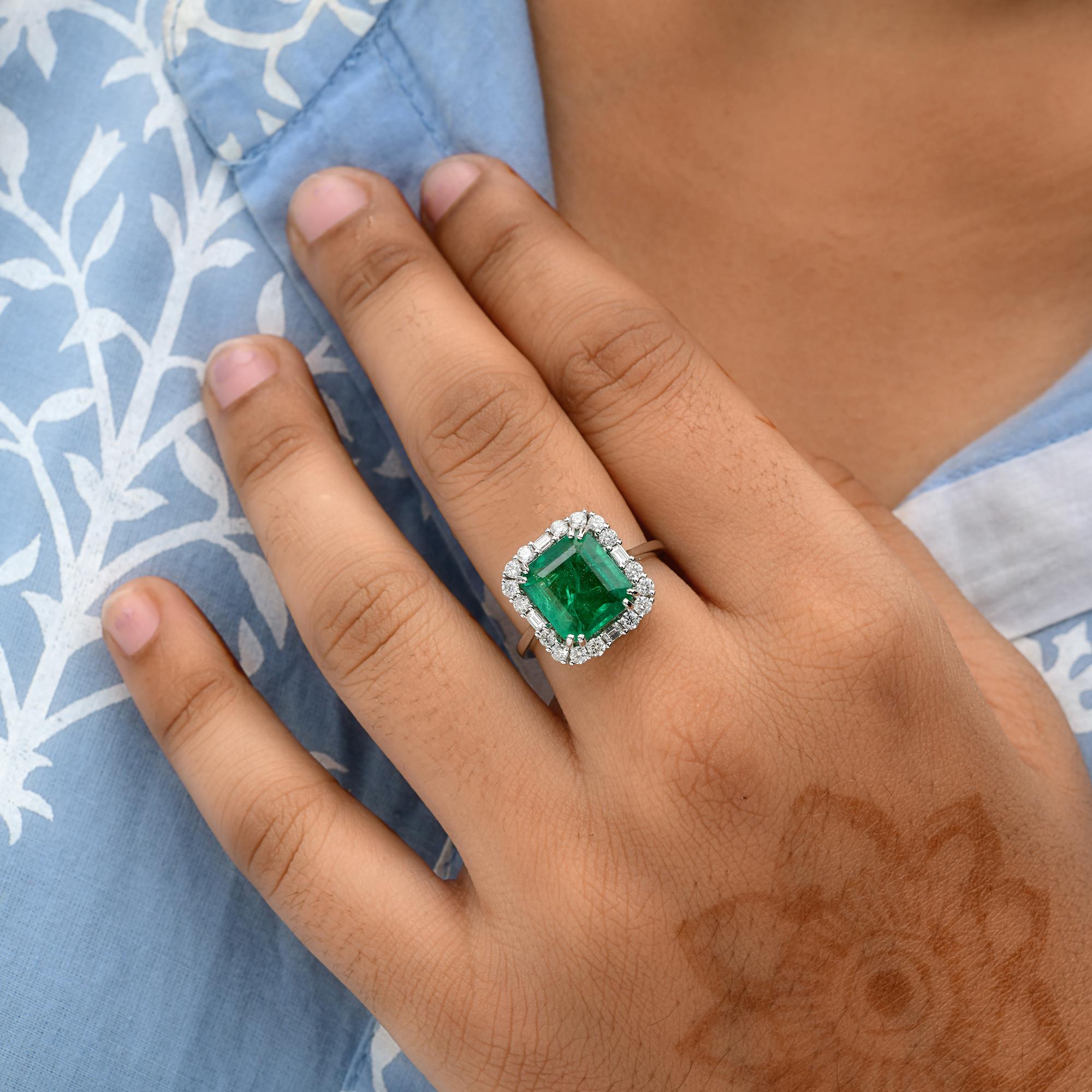Modern 4.29 Carat Zambian Emerald Cocktail Ring 0.63 Ct. SI/H Diamond 18k White Gold For Sale