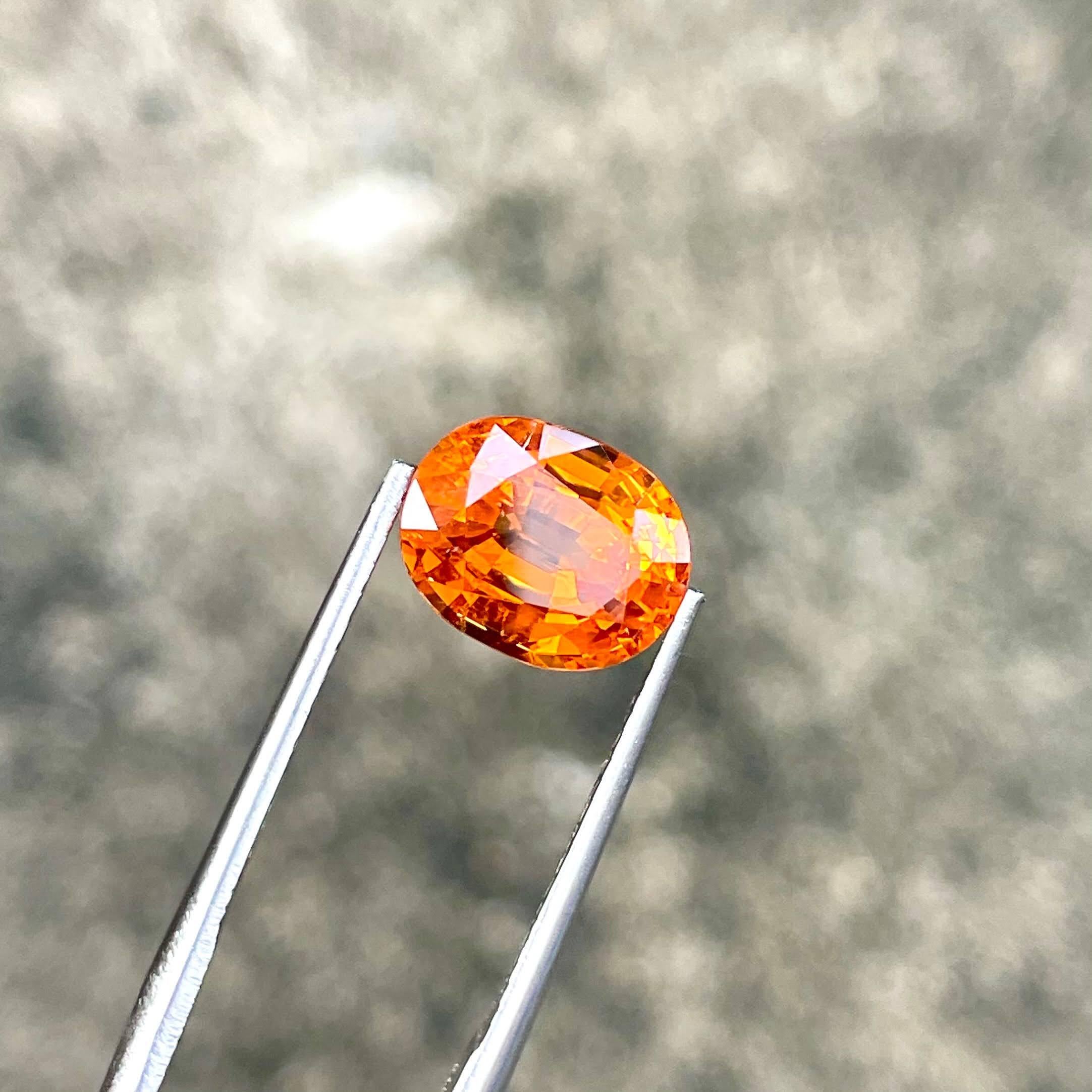 Moderne Pierre précieuse nigériane de 4,29 carats, grenat spessartite taille ovale en vente