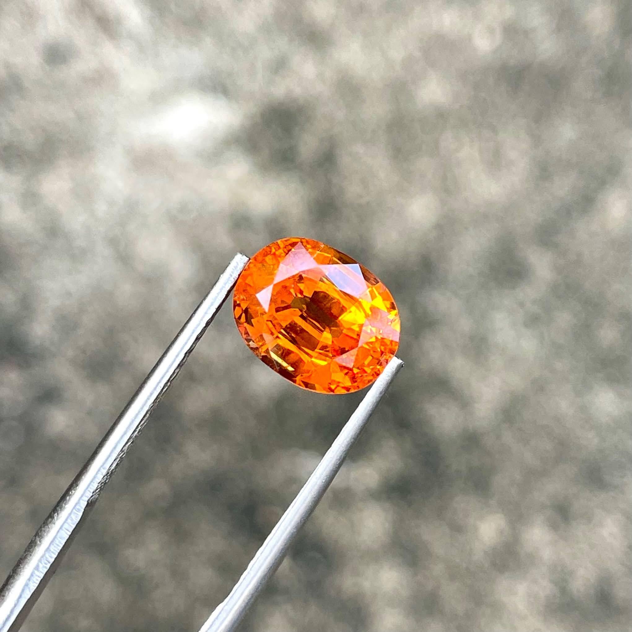 Taille ovale Pierre précieuse nigériane de 4,29 carats, grenat spessartite taille ovale en vente