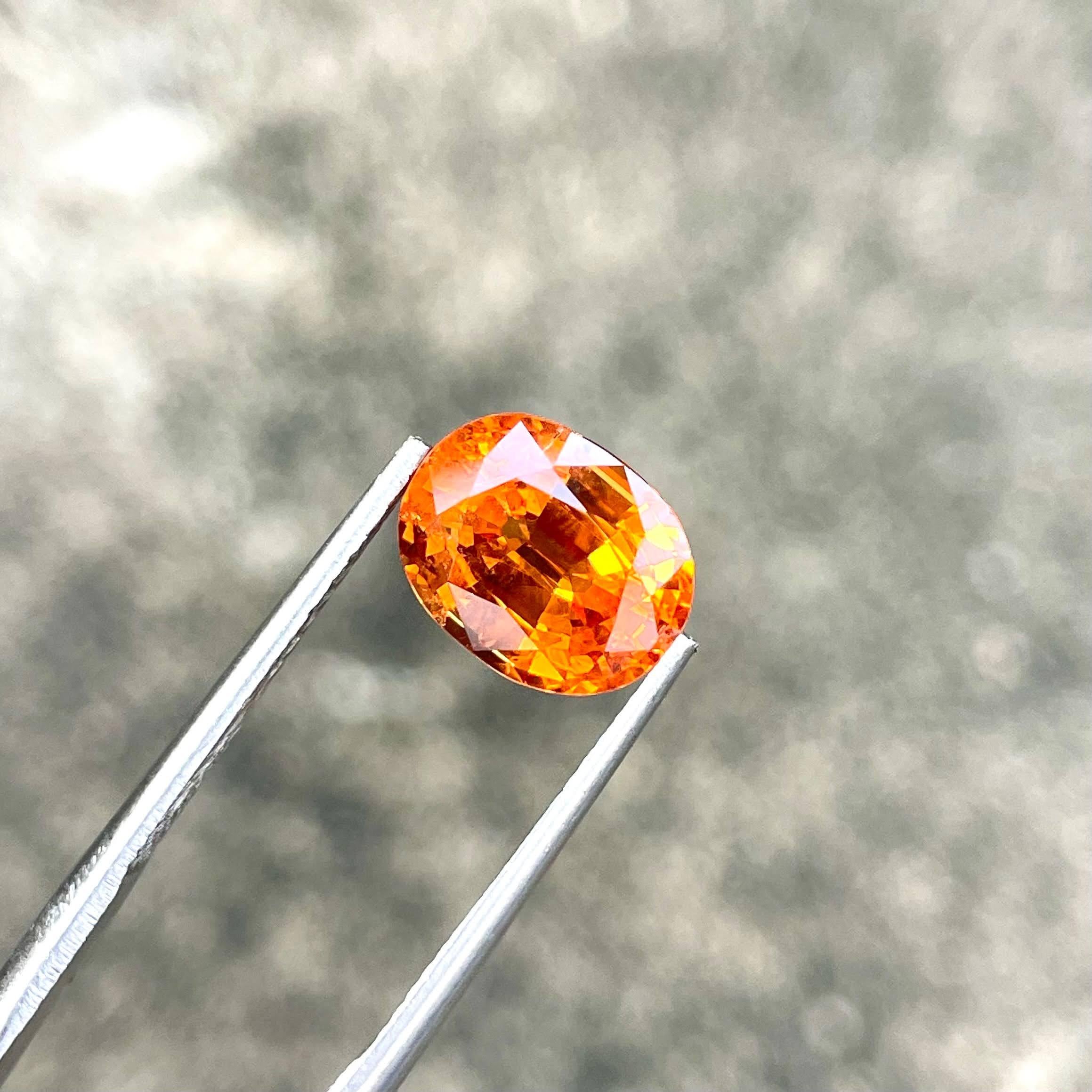 Pierre précieuse nigériane de 4,29 carats, grenat spessartite taille ovale Neuf - En vente à Bangkok, TH