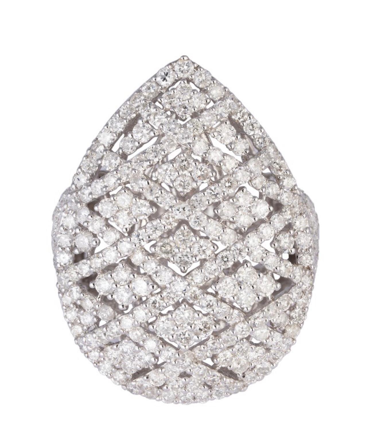 Round Cut 4.29 Ct Natural Brilliant Cut Diamond Cocktail Ring  Pear Shape Size 6.75, 18KG For Sale