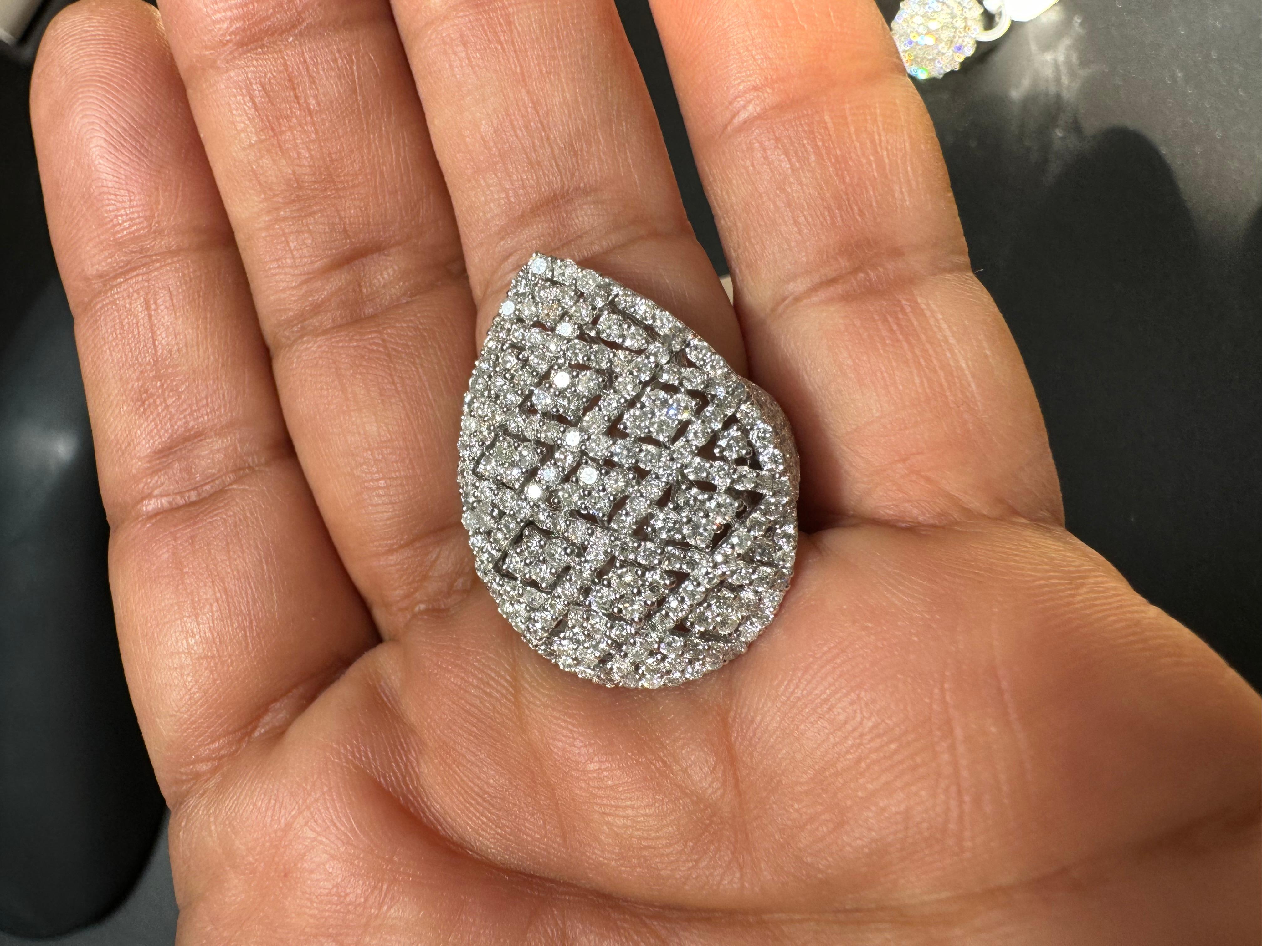 4.29 Ct Natural Brilliant Cut Diamond Cocktail Ring  Pear Shape Size 6.75, 18KG In New Condition For Sale In New York, NY