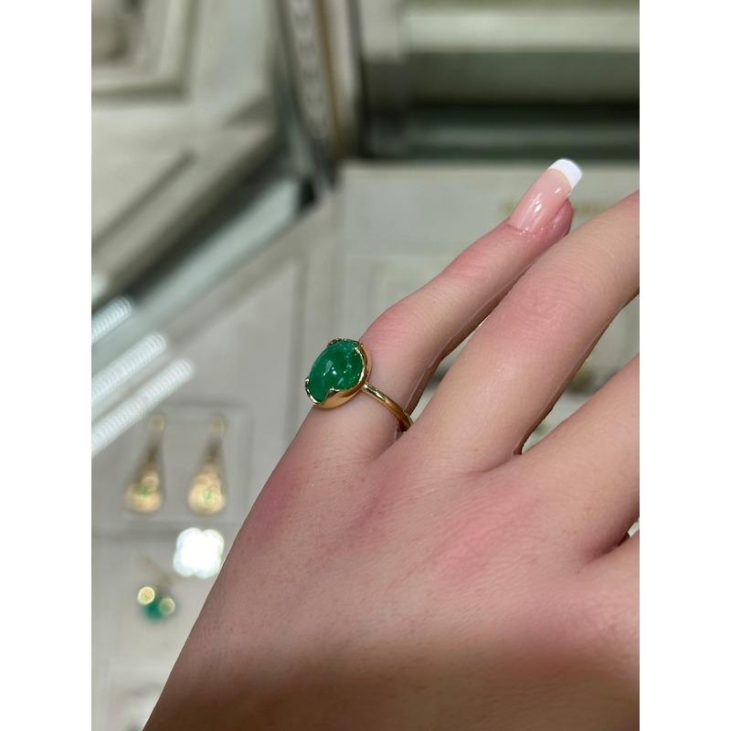 4,29 Karat 14K Oval Cabochon Smaragd Solitär Ring - Dunkelgrüner vier Zacken 585 Gold im Zustand „Neu“ im Angebot in Jupiter, FL