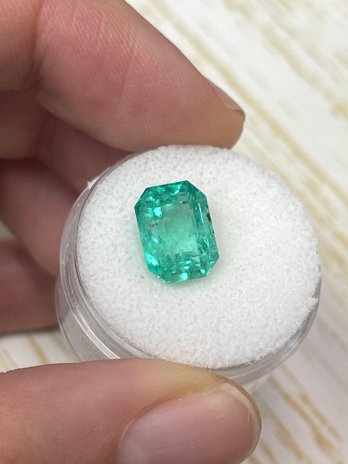 Modern 4.29ct Minty Green Colombian Emerald 11x8mm Emerald Cut Genuine May Birthstone For Sale