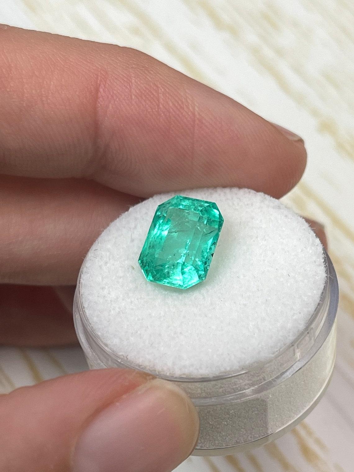 Women's or Men's 4.29ct Minty Green Colombian Emerald 11x8mm Emerald Cut Genuine May Birthstone For Sale