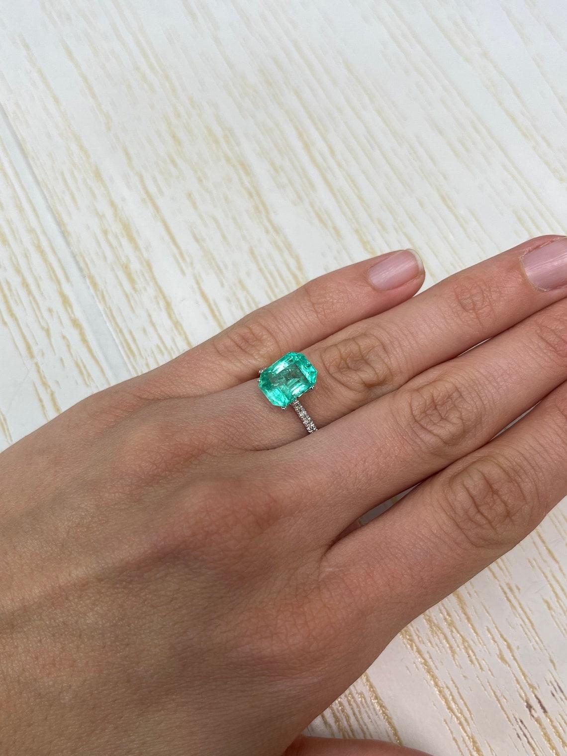 4.29ct Minty Green Colombian Emerald 11x8mm Emerald Cut Genuine May Birthstone For Sale 4
