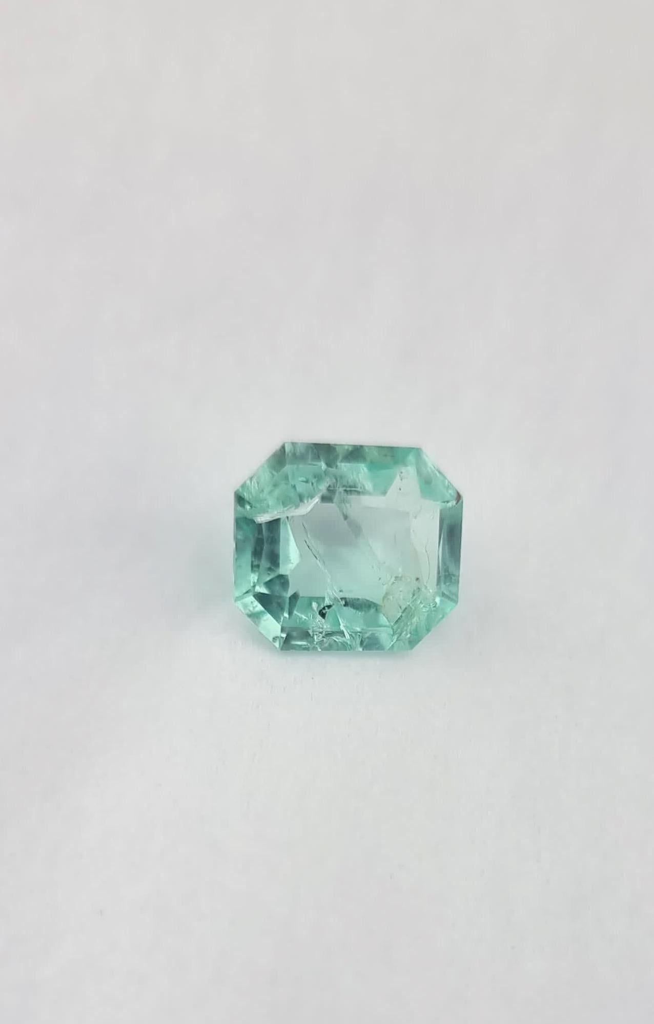 Contemporaneo Gemma di smeraldo verde chiaro 4,2ct in vendita