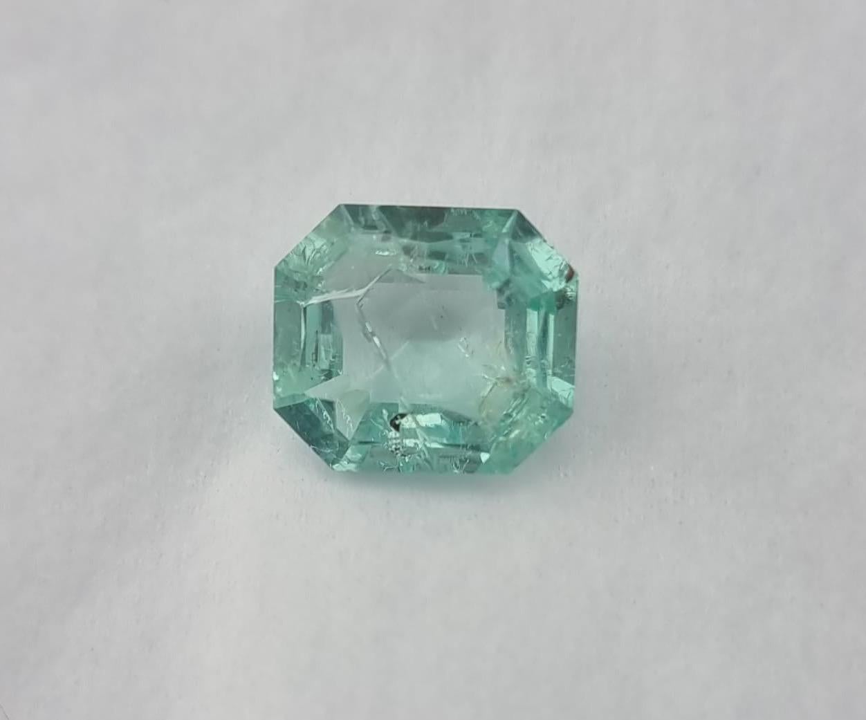 da uomo o donna Gemma di smeraldo verde chiaro 4,2ct in vendita