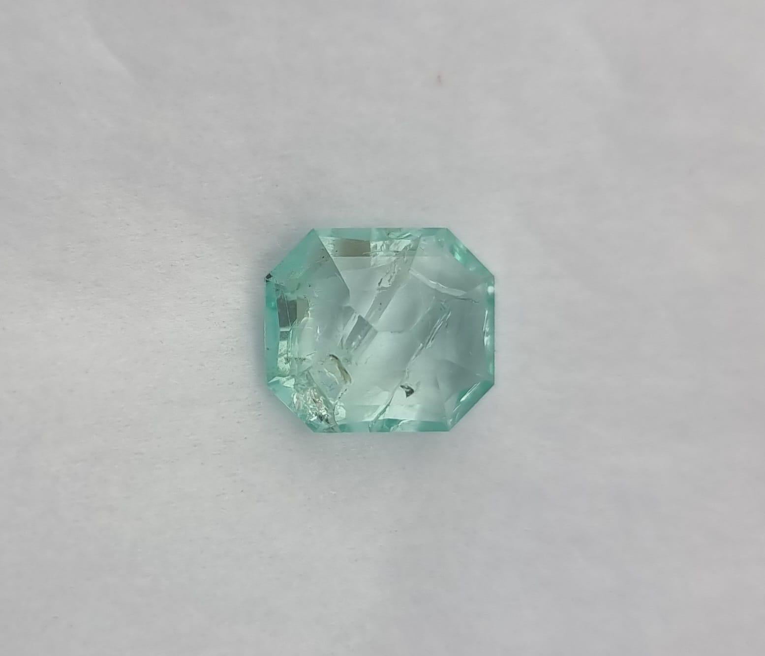Gemma di smeraldo verde chiaro 4,2ct in vendita 1
