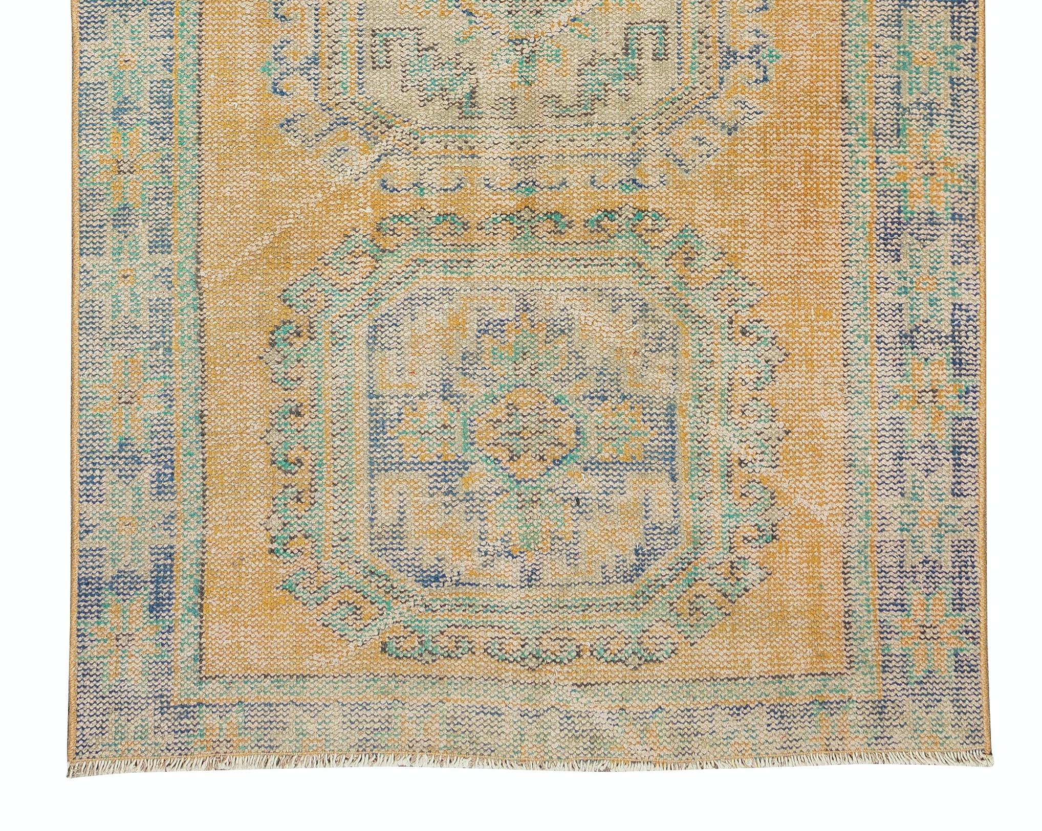 20ième siècle Tapis de couloir turc de 4,2 x 11 pieds fait à la main, tapis Corridor orange en vente