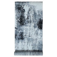 Tappeto Runner 4'2 "x13'1" grigio con disegno astratto nero in lana e seta annodato a mano