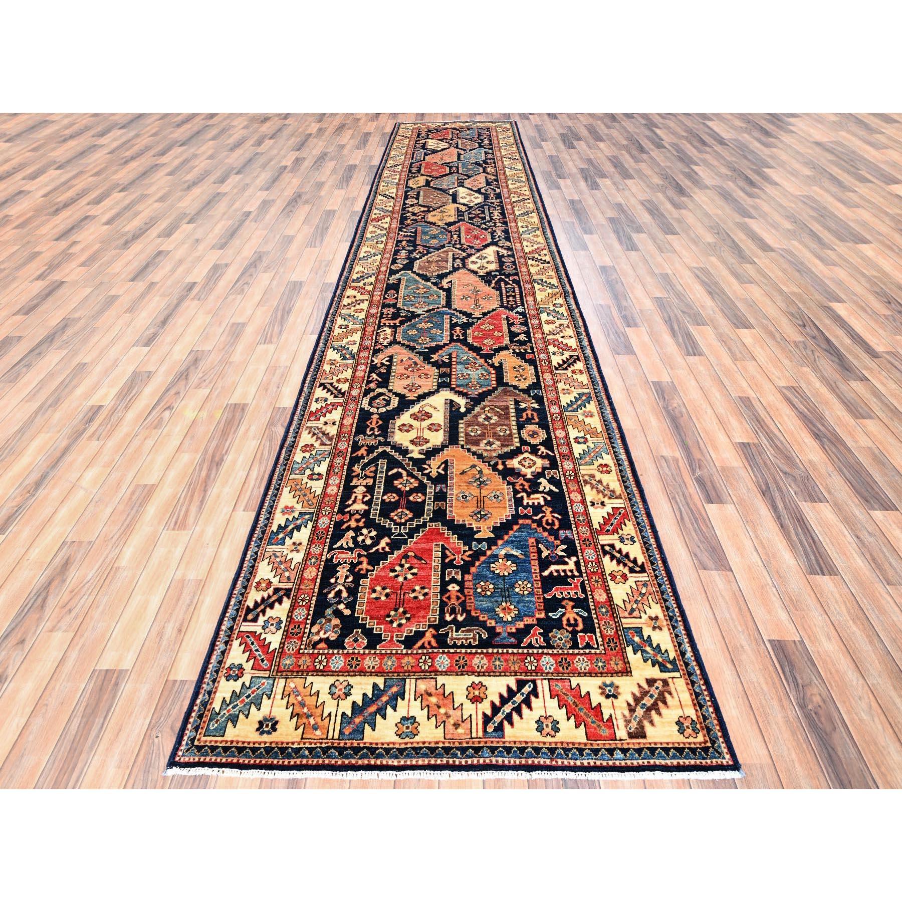 Azul Medianoche, Persa del Noroeste con Diseño Paisley Grande, Grado Aryana, Tintes Vegetales, Pelo Suave, Lana de Alta Montaña, Anudada a Mano, Tejido Denso, Ancho Corredor, Alfombra Oriental
Materiales primarios: Lana
Látex: Sin pelo 
altura: 0,25