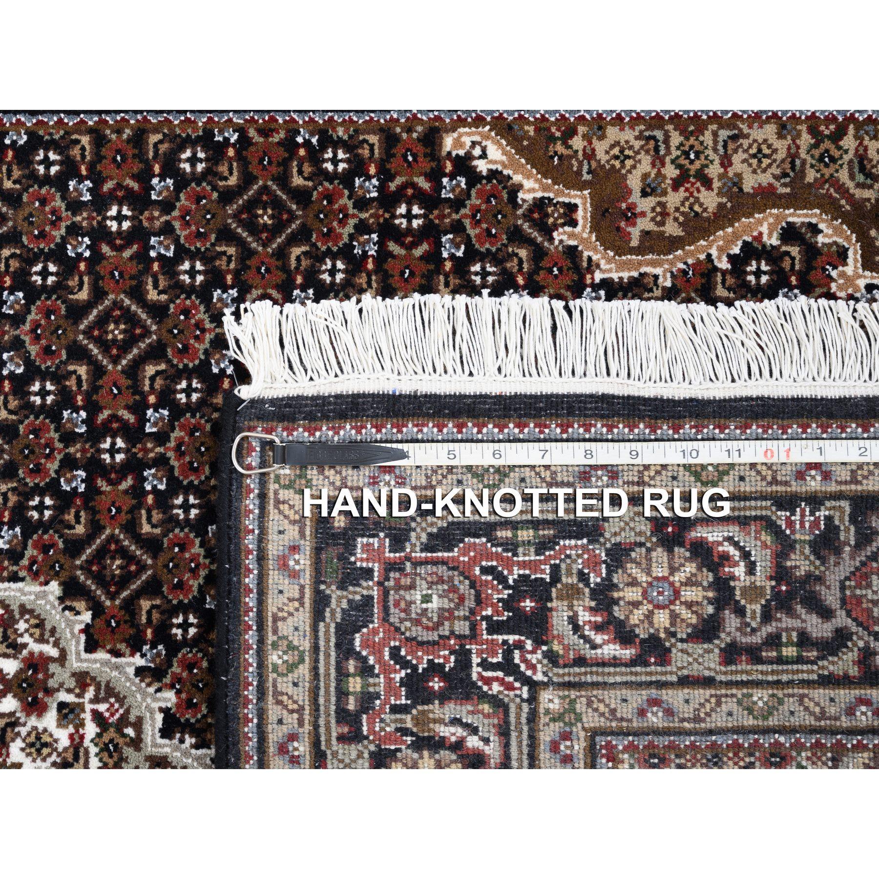Tapis oriental large et noué à la main Tabriz Mahi Design 4'2