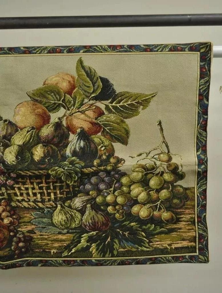 Autre Tapisserie Aubusson Nature Morte Fruits Fond Beige en vente
