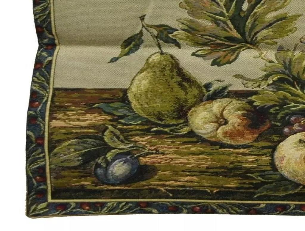 Tapisserie Aubusson Nature Morte Fruits Fond Beige Bon état - En vente à Philadelphia, PA