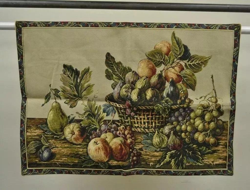Tissu Tapisserie Aubusson Nature Morte Fruits Fond Beige en vente