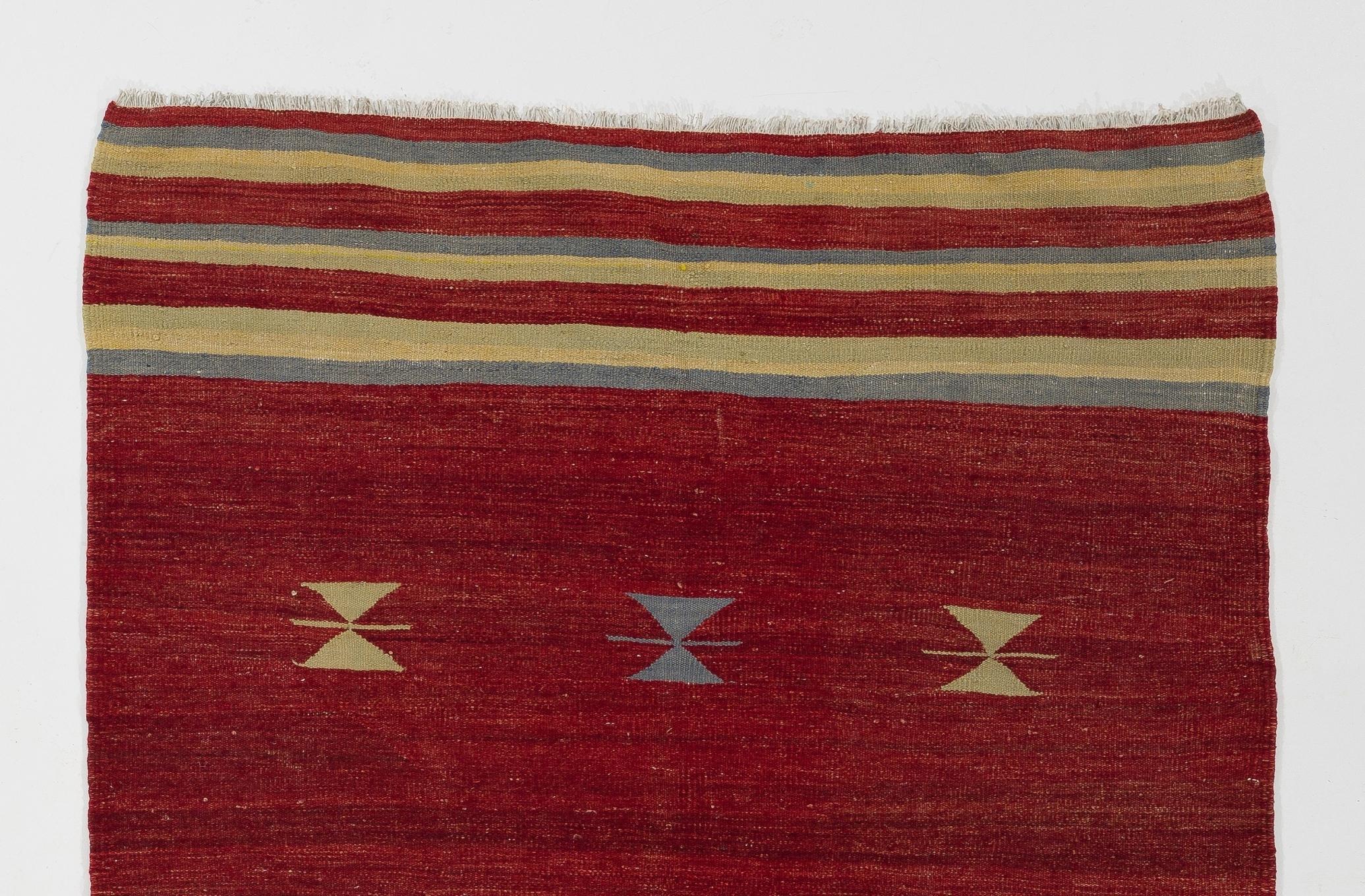 A simple yet beautiful wool rug handwoven by the nomadic tribes in South Central Turkey. 
Very good condition, sturdy and clean. Ideal for both residential and commercial interiors. 
We can supply a suitable rug-pad if requested for extra