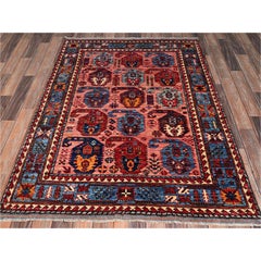 127 x 167 cm großer, handgeknüpfter Wollteppich aus rosa Ersari-Wolle mit antikem kaukasischem Motiv