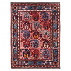 127 x 167 cm großer, handgeknüpfter Wollteppich aus rosa Ersari-Wolle mit antikem kaukasischem Motiv